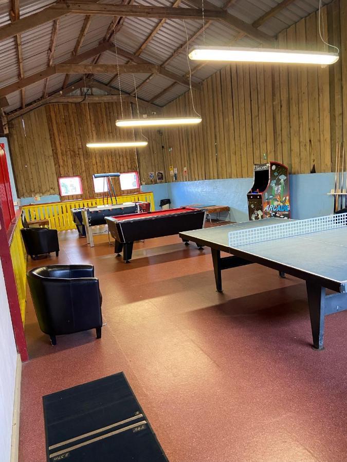 Beautiful Willow Lodge 67-4-6 Persons-Private Hot Tub-Pet Friendly-Tranquil Holiday Away From It All Yet Not Far To St Austell-The Holiday Home Has Two Bedrooms, Living & Dining Area, Equipped Kitchen -Decking-Al Fresco Dining-Fishing Lakes-Pet Frien Grampound Extérieur photo